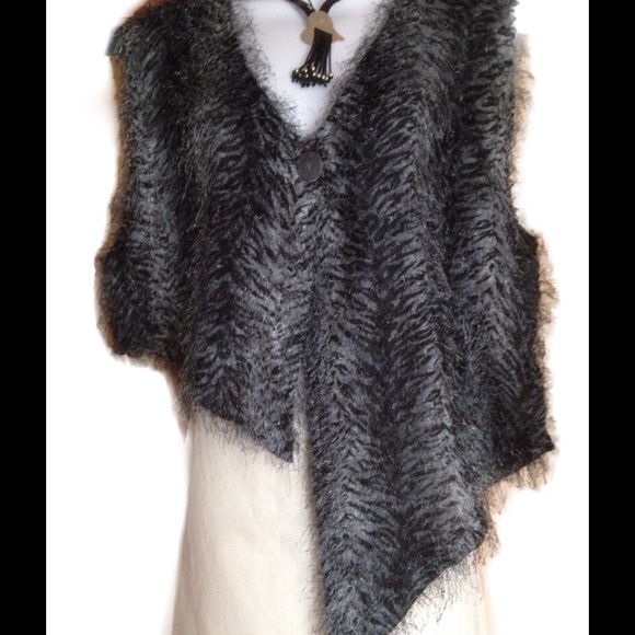 Marc Abbas Asymmetrical Sleeveless Eyelash Vest European Lagenlook - Picture 4 of 4